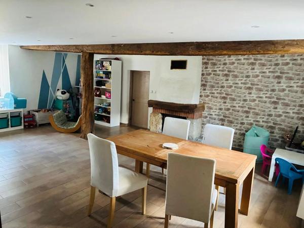 Vente                                                      Maison de village
                        
                     6 pièces                      246 m2                     à Orgères-en-Beauce