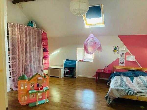 Vente                                                      Maison de village
                        
                     6 pièces                      246 m2                     à Orgères-en-Beauce