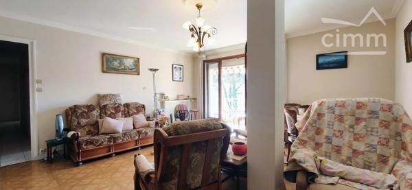 Appartement lumineux et spacieux de 105 m² idéalement situé alliant confort volumes généreux à rafraichir.
