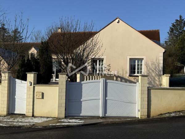 Beau Plain-pied sur un beau terrain de 937m² dans la commune de Pommeuse !