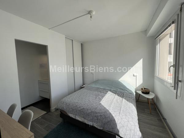 Appartement sans travaux - PLACE DE LA VENDEE - 3 Chambres