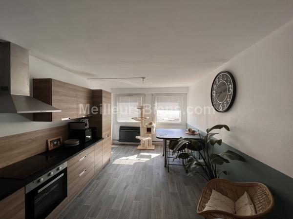 Appartement sans travaux - PLACE DE LA VENDEE - 3 Chambres