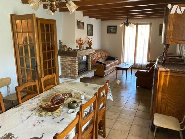 Maison 4 pièces de plain-pied (environ 128 m² habitables) située dans un secteur calme