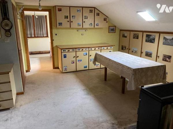 Maison 4 pièces de plain-pied (environ 128 m² habitables) située dans un secteur calme