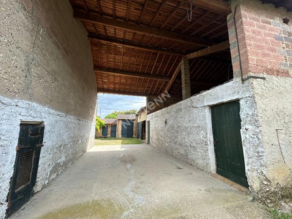 Bâtisse 165m² avec ses dépendances