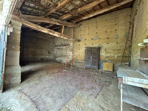 Bâtisse 165m² avec ses dépendances