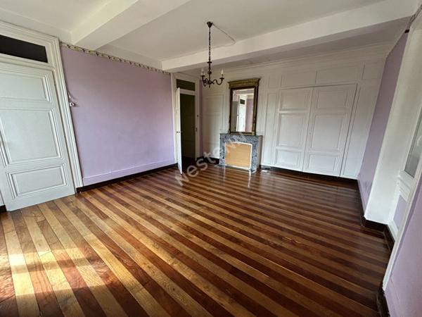 Bâtisse 165m² avec ses dépendances