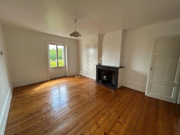 Bâtisse 165m² avec ses dépendances