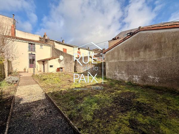 79200 PARTHENAY Maison de ville à Parthenay