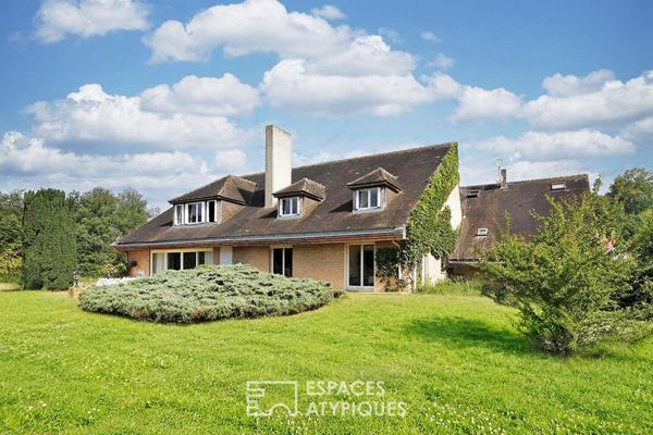 Maison d’architecte des années 70 et son domaine forestier d’exception