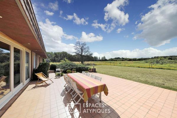 Maison d’architecte des années 70 et son domaine forestier d’exception