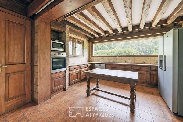 Maison d’architecte des années 70 et son domaine forestier d’exception
