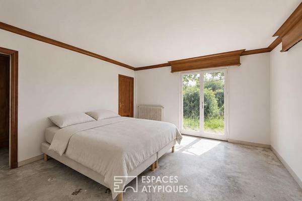 Maison d’architecte des années 70 et son domaine forestier d’exception