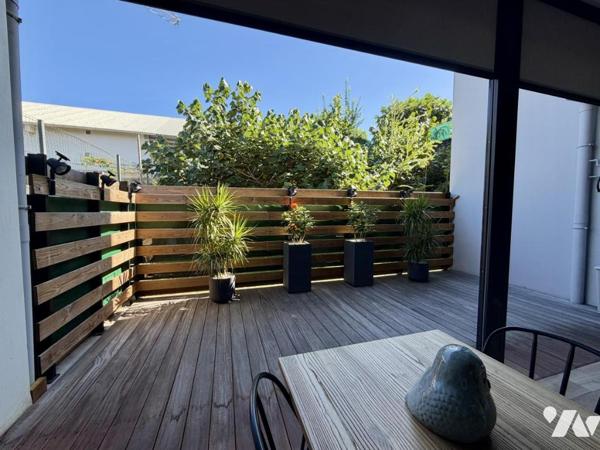 SAINT PIERRE HYPER CENTRE VILLE T2 EN REZ DE JARDIN