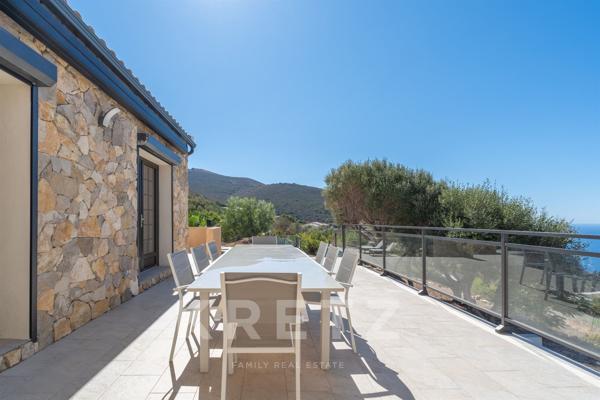 Maison avec piscine et vue mer