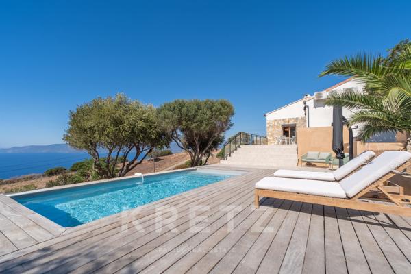 Maison avec piscine et vue mer