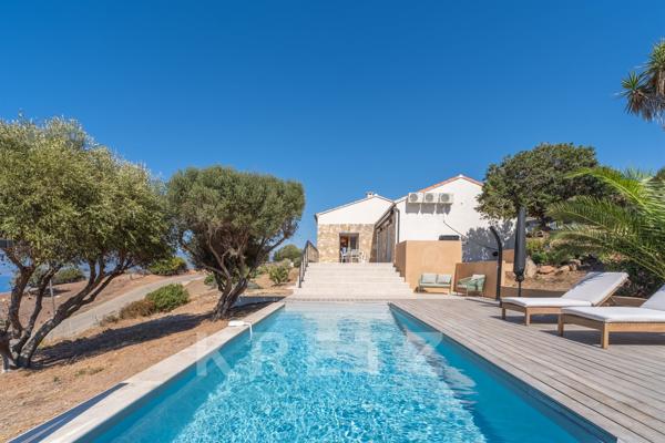 Maison avec piscine et vue mer
