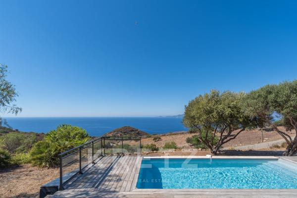 Maison avec piscine et vue mer