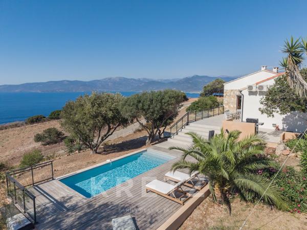 Maison avec piscine et vue mer