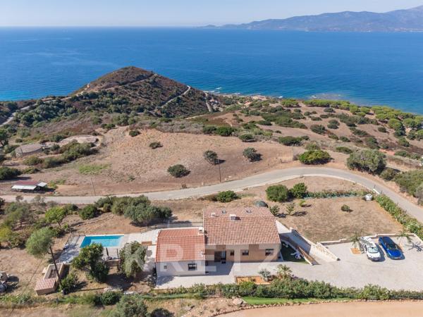 Maison avec piscine et vue mer