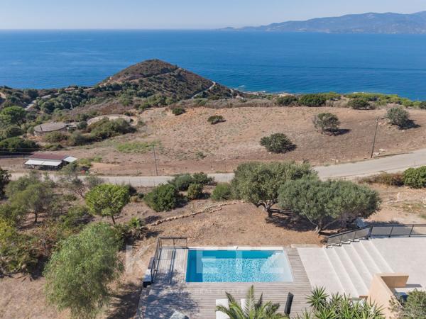 Maison avec piscine et vue mer