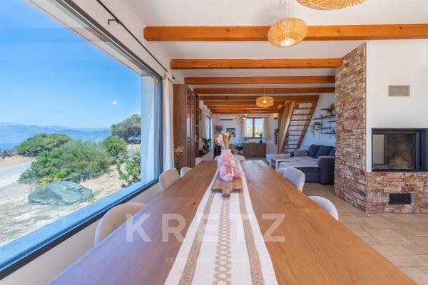 Maison avec piscine et vue mer