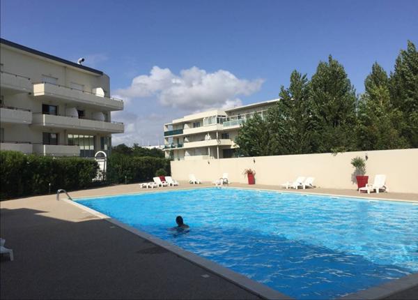 T1 bis - Terrasse - Piscine & parking - Les Minimes,  
La rochelle 17000