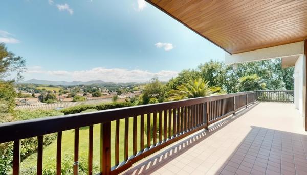 HERRIBISTA Maison Saint Pée Sur Nivelle T7 avec vue panoramique