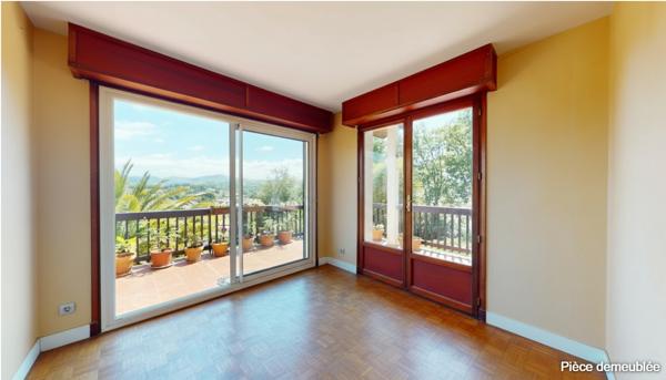 HERRIBISTA Maison Saint Pée Sur Nivelle T7 avec vue panoramique