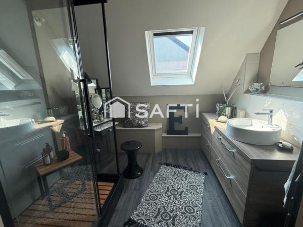 Maison de 136 M2, 3 chambres, proche des commodités à pieds