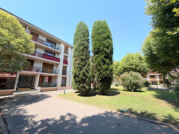 À VENDRE EXCLUSIVITÉ 13100 AIX-EN-PROVENCE APPARTEMENT 5 PIECES D'ENVIRON 97M² AVEC BALCON CAVE, GARAGE ET STATIONNEMENT