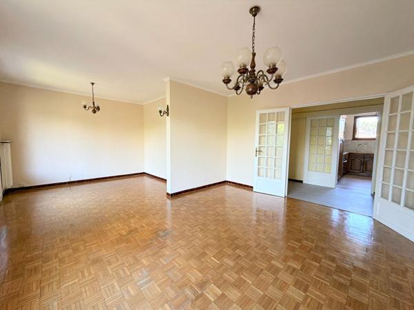 À VENDRE EXCLUSIVITÉ 13100 AIX-EN-PROVENCE APPARTEMENT 5 PIECES D'ENVIRON 97M² AVEC BALCON CAVE, GARAGE ET STATIONNEMENT