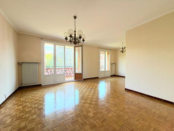 À VENDRE EXCLUSIVITÉ 13100 AIX-EN-PROVENCE APPARTEMENT 5 PIECES D'ENVIRON 97M² AVEC BALCON CAVE, GARAGE ET STATIONNEMENT