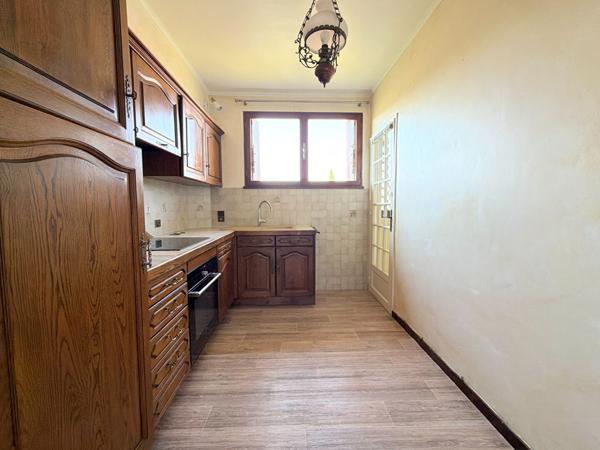 À VENDRE EXCLUSIVITÉ 13100 AIX-EN-PROVENCE APPARTEMENT 5 PIECES D'ENVIRON 97M² AVEC BALCON CAVE, GARAGE ET STATIONNEMENT