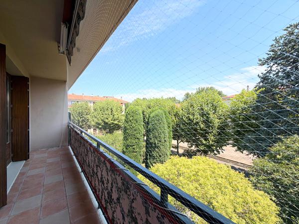 À VENDRE EXCLUSIVITÉ 13100 AIX-EN-PROVENCE APPARTEMENT 5 PIECES D'ENVIRON 97M² AVEC BALCON CAVE, GARAGE ET STATIONNEMENT
