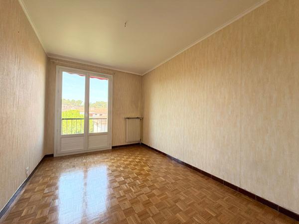 À VENDRE EXCLUSIVITÉ 13100 AIX-EN-PROVENCE APPARTEMENT 5 PIECES D'ENVIRON 97M² AVEC BALCON CAVE, GARAGE ET STATIONNEMENT
