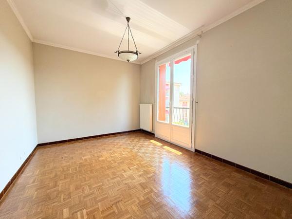 À VENDRE EXCLUSIVITÉ 13100 AIX-EN-PROVENCE APPARTEMENT 5 PIECES D'ENVIRON 97M² AVEC BALCON CAVE, GARAGE ET STATIONNEMENT