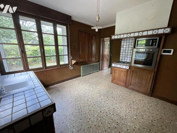 Maison de maître avec jardin paysagé et dépendances