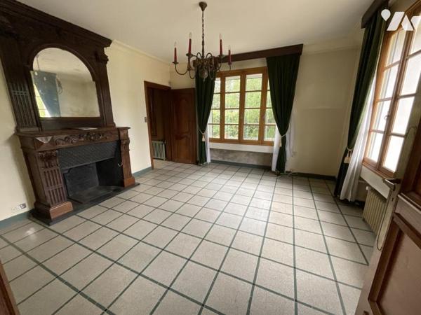 Maison de maître avec jardin paysagé et dépendances