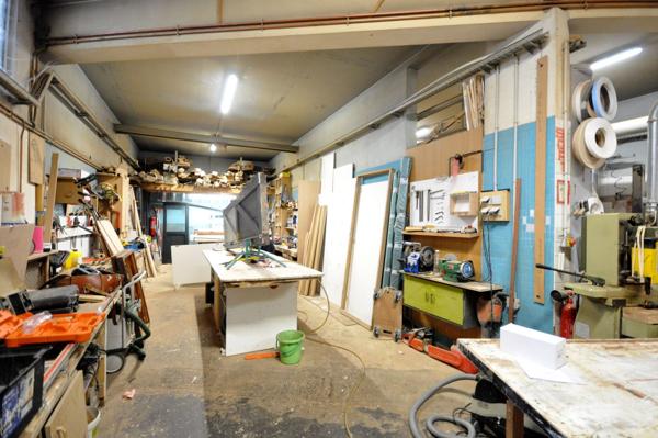 Clichy, Secteur république, Local commercial toutes activités de 238m² -214.40m² carrez hsp 3.7m