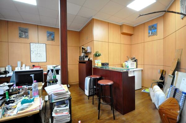 Clichy, Secteur république, Local commercial toutes activités de 238m² -214.40m² carrez hsp 3.7m