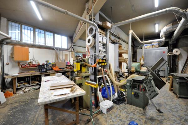 Clichy, Secteur république, Local commercial toutes activités de 238m² -214.40m² carrez hsp 3.7m