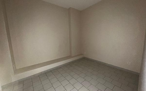 Appartement à louer    2 pièces •  Riez