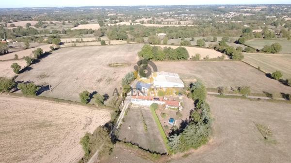 À VENDRE – Maison avec 38679m² de terrain et nombreuses dépendances