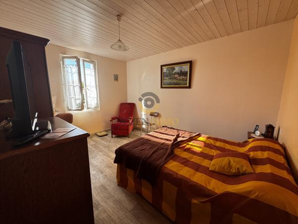 À VENDRE – Maison avec 38679m² de terrain et nombreuses dépendances