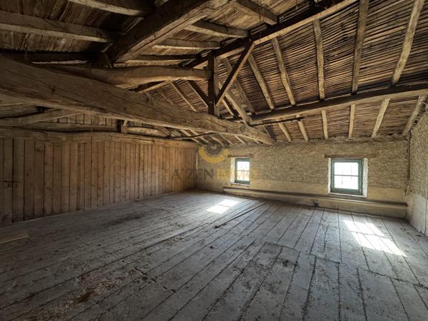 À VENDRE – Maison avec 38679m² de terrain et nombreuses dépendances