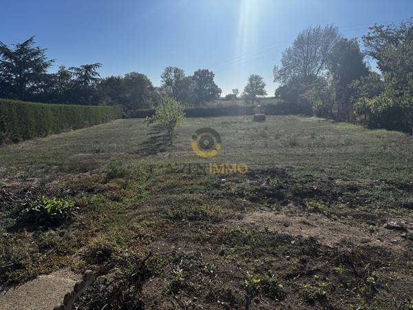 À VENDRE – Maison avec 38679m² de terrain et nombreuses dépendances