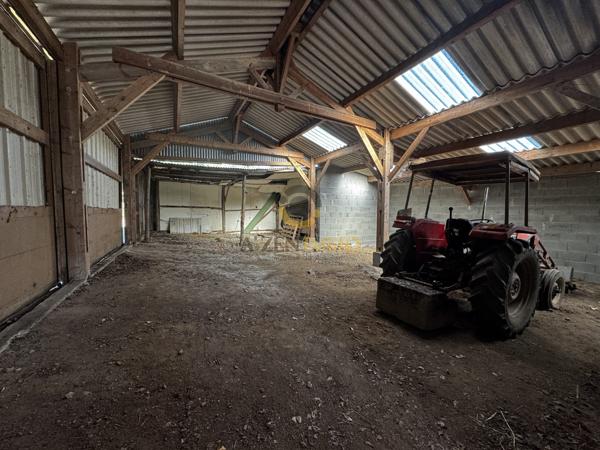 À VENDRE – Maison avec 38679m² de terrain et nombreuses dépendances