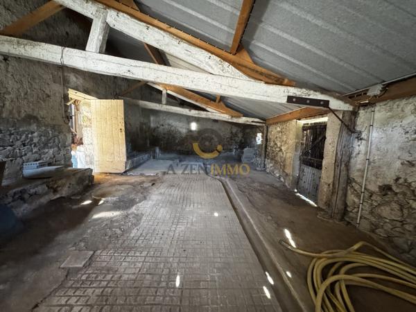 À VENDRE – Maison avec 38679m² de terrain et nombreuses dépendances