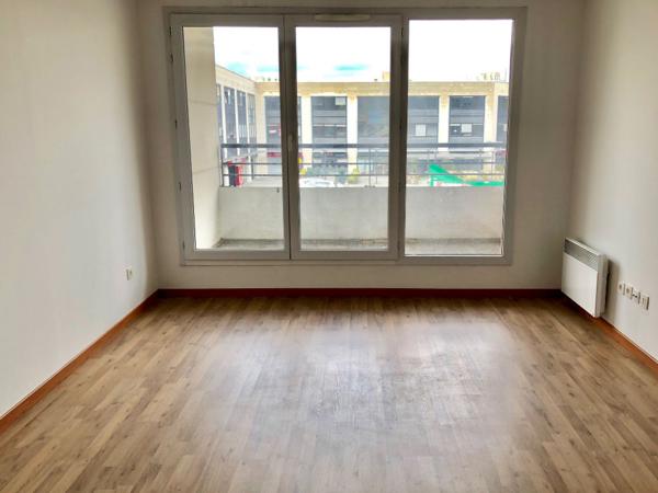Appartement 2 pièces à Lognes, centre ville, 3min du RER A + parking